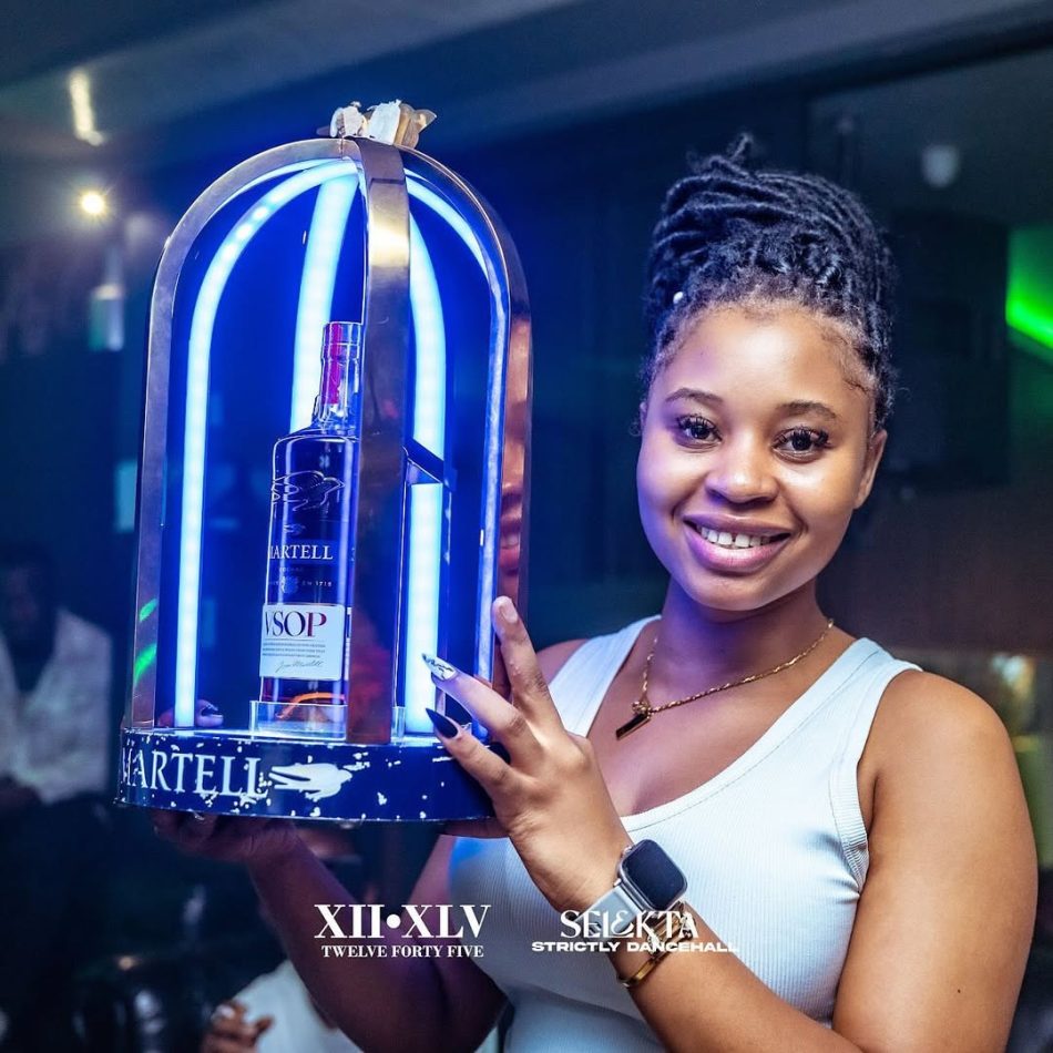 NIGHT LIFE & BAR
